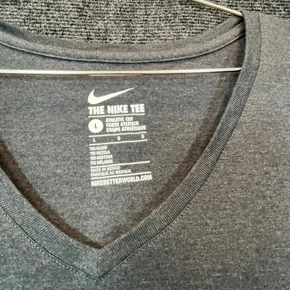 Nike V-Neck T-Shirt Womens L Gray Tri-Blend Athletic Graphic Short Sleeve Tee